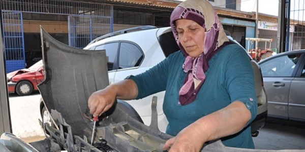 'Efeler diyarı'nda otomobiller kadın ustaya emanet