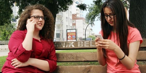 'Cep telefonunu kulaklıkla kullanın'