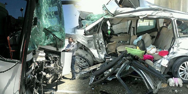 Otobüs otomobile çarptı: 2 ölü 10 yaralı