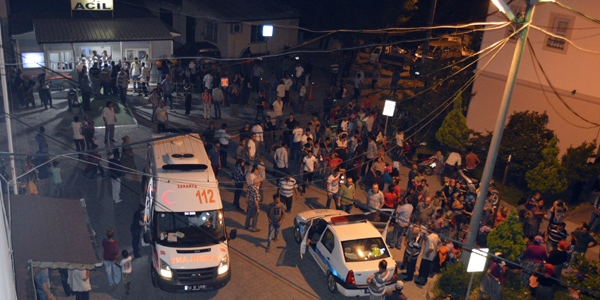 Sakarya'da kamyonetle hafif ticari araç çarpıştı: 14 yaralı