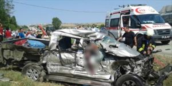 Tekirdağ'da feci kaza: 3 ölü, 2 yaralı