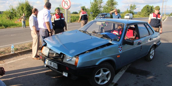 Sakarya'da iki otomobil çarpıştı: 7 yaralı