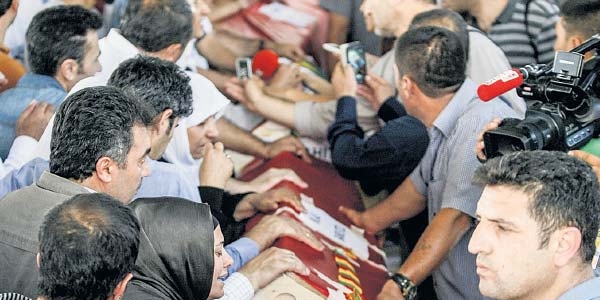 Her dilden ağıtlar Türkiye'yi ağlattı