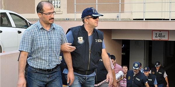 FETÖ/PDY soruşturmasında 4 tutuklama