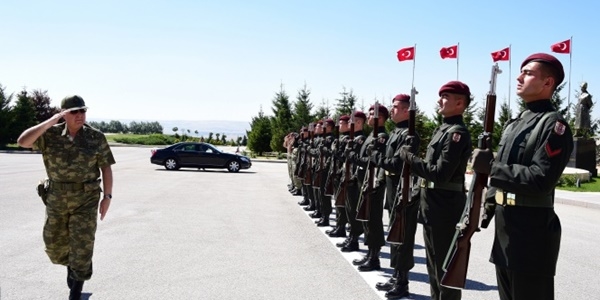 Necdet Özel 'Bordo Bereliler'i denetledi