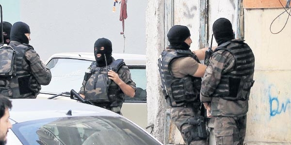 Hacıbayram'da İŞİD'e şafak operasyonu