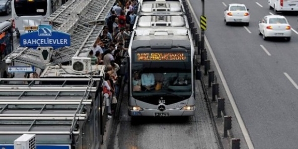 Metrobs yolu yenileniyor