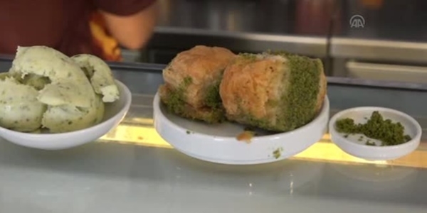 Sıcak yaz günleri için 'içilebilir baklava'