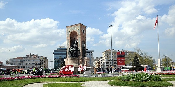 stanbul'un meydanlar merkezden ynetilecek