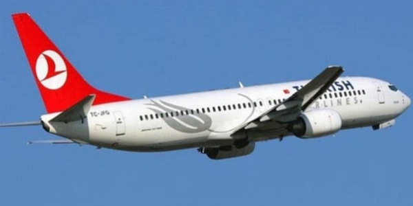 THY uçağının Atina'da lastiği patladı