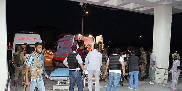 Karakola intihar saldırısı: 2 şehit 24 yaralı