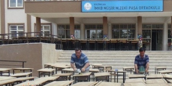 Bin adet sırayı dördüncü kattan indirip kendi çabalarıyla onardılar