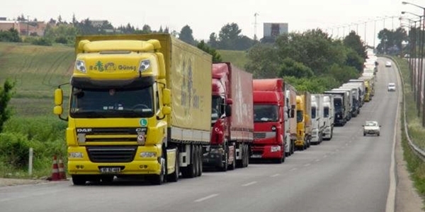 Kapıkule'de 6 kilometre TIR kuyruğu
