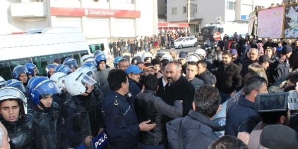 KESK üyelerine polis müdahalesi