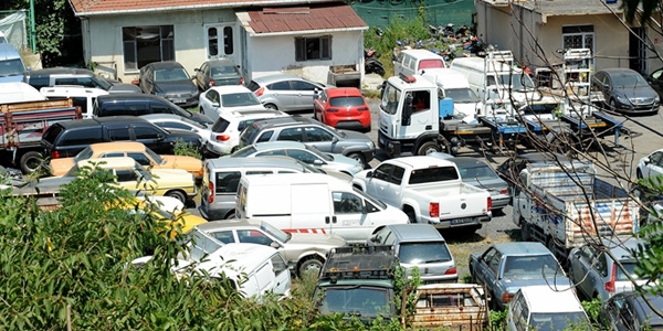 İcralık araçlar otoparkları doldurdu