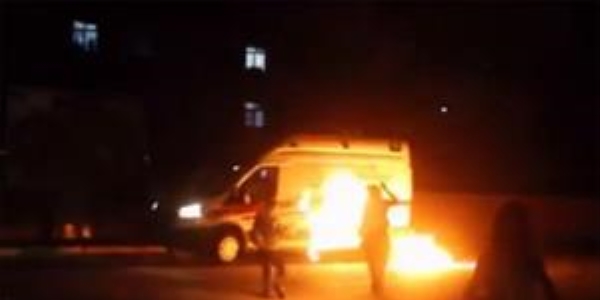 Hasta almaya giden ambulansa molotoflu saldırı