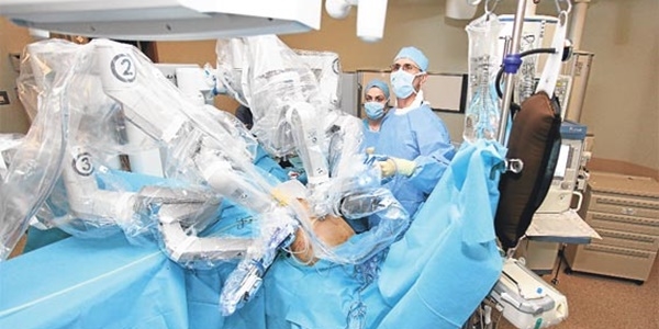 Hastalar robotik cerrahiyle ifa buluyor
