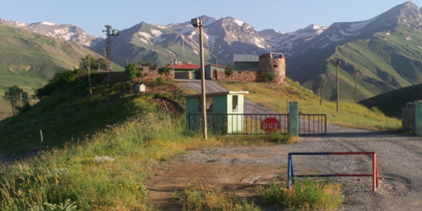 Van'da jandarma karakoluna bomba ykl arala saldr