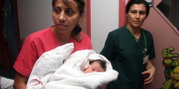 Fethiye'de sokağa terk edilmiş bebek bulundu