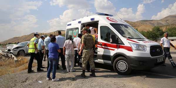 Erzincan'da trafik kazas: 10 yaral
