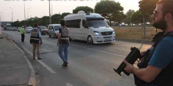 Tunceli'de teröristler sigara yüklü aracı yağmaladı