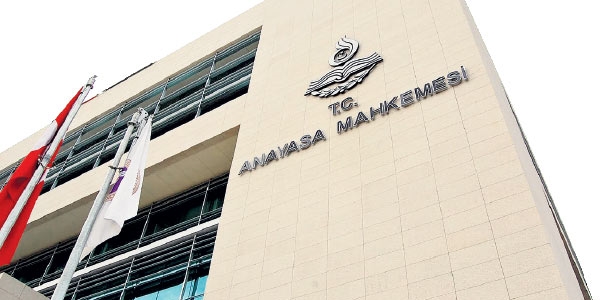 AYM'den AYİM'e 'vekalet ücreti' dersi