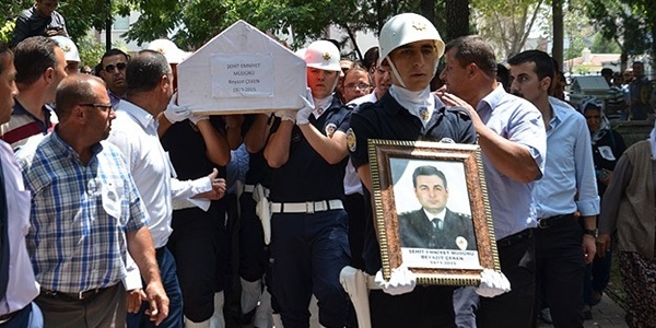 Şehit Polis Müdürü Çeken'in cenazesi toprağa verildi