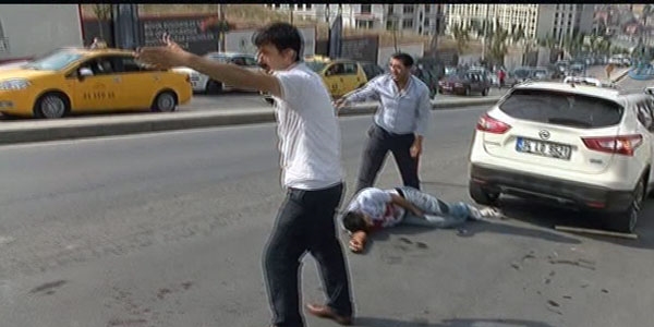 Ataşehir Belediyesi önünde 3 kişi vuruldu!