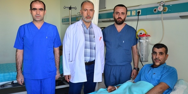 Omuzundan alınan dokuyla çene yapıldı