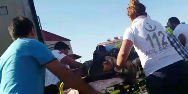 Bingl'de patlamada yaralanan asker ehit oldu