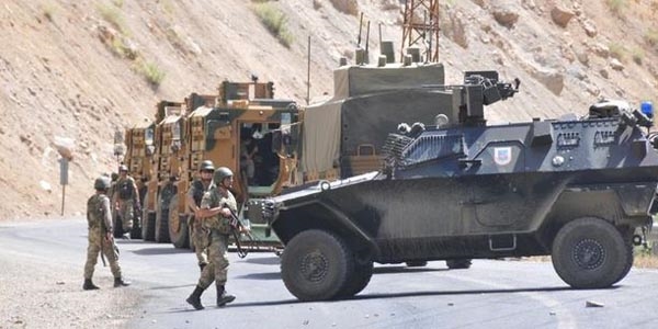 Tunceli'de komando bölüğüne bomba yüklü araçla saldırı