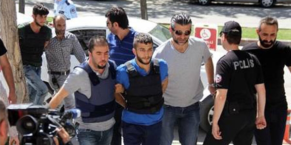 Nişanlısı ve babasını öldüren zanlı tutuklandı