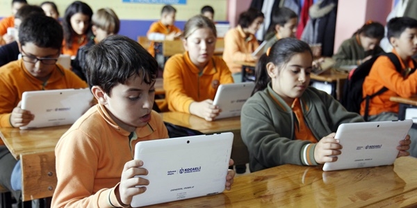 Sınavlar artık tablet üzerinden yapılacak