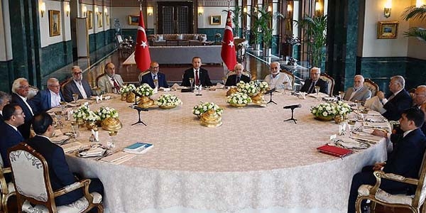 Cumhurbaşkanı Erdoğan yazar ve tarihçileri ağırladı