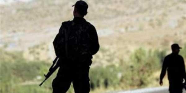 Kendisini asker olarak tanıtıp şehit ailesinin evinde kaldı