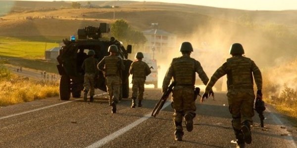 Diyarbakr'da terr saldrs: 1 asker yaral