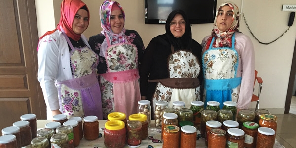 Pursaklar'da kadınlara turşu,konserve hazırlama eğitimi