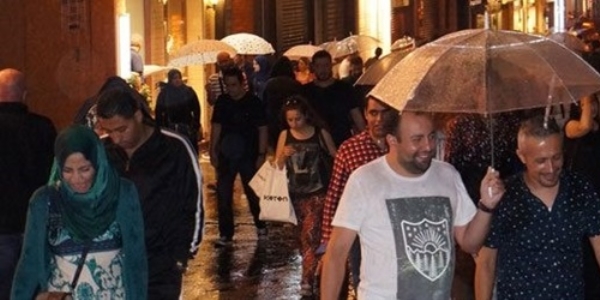 İstanbul'da sağanak yağış etkili oldu