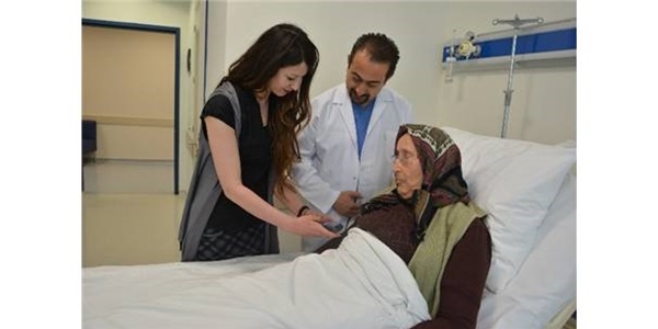 82 yaşındaki hasta, ağrı piliyle ağrılarından kurtuldu