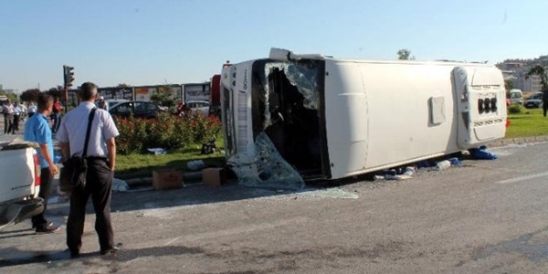 Ambulansa yol vermek isterken kaza yapt: 16 yaral