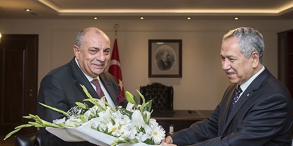 Arınç görevini Türkeş'e devretti