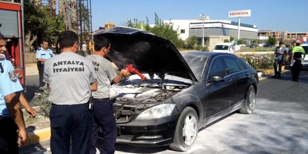 Eski Bakan avuolu'nun makam arac alev ald