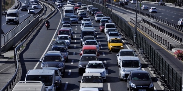 İstanbul trafiği durma noktasına geldi