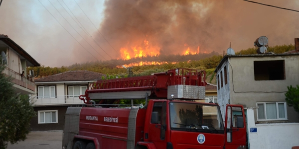 Bursa'daki orman yangn giderek byyor