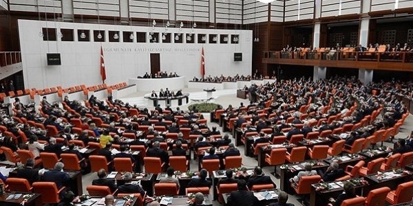 Kabinenin ilk sınavı tezkere
