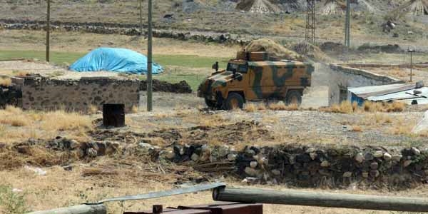 Şemdinli'de askeri araca roketatarlı saldırı