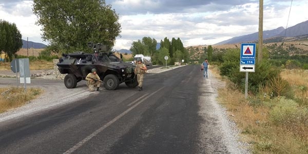 Yol kesen PKK'lılar 1 kişiyi öldürdü