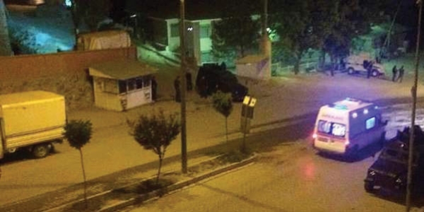 Elazığ'da teröristler trafik şubeye saldırdı: 3 yaralı