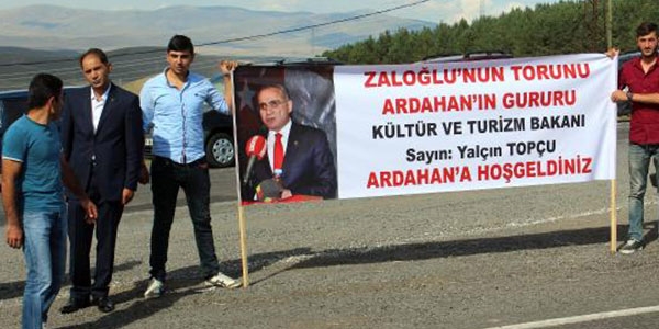 Yeni bakana memleketinde coşkulu karşılama