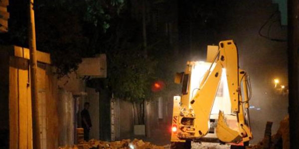 Hendek kapatan polise saldırı: 1 yaralı